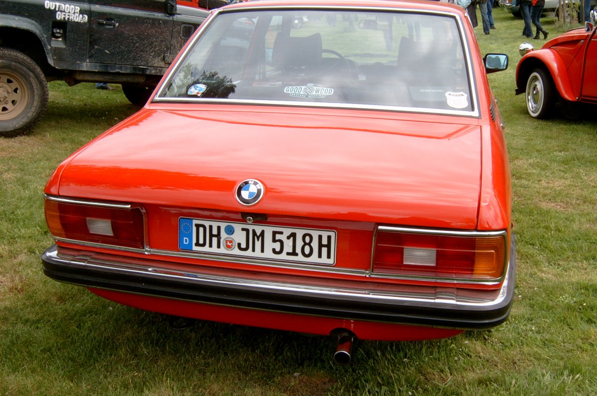 BMW 518 E12